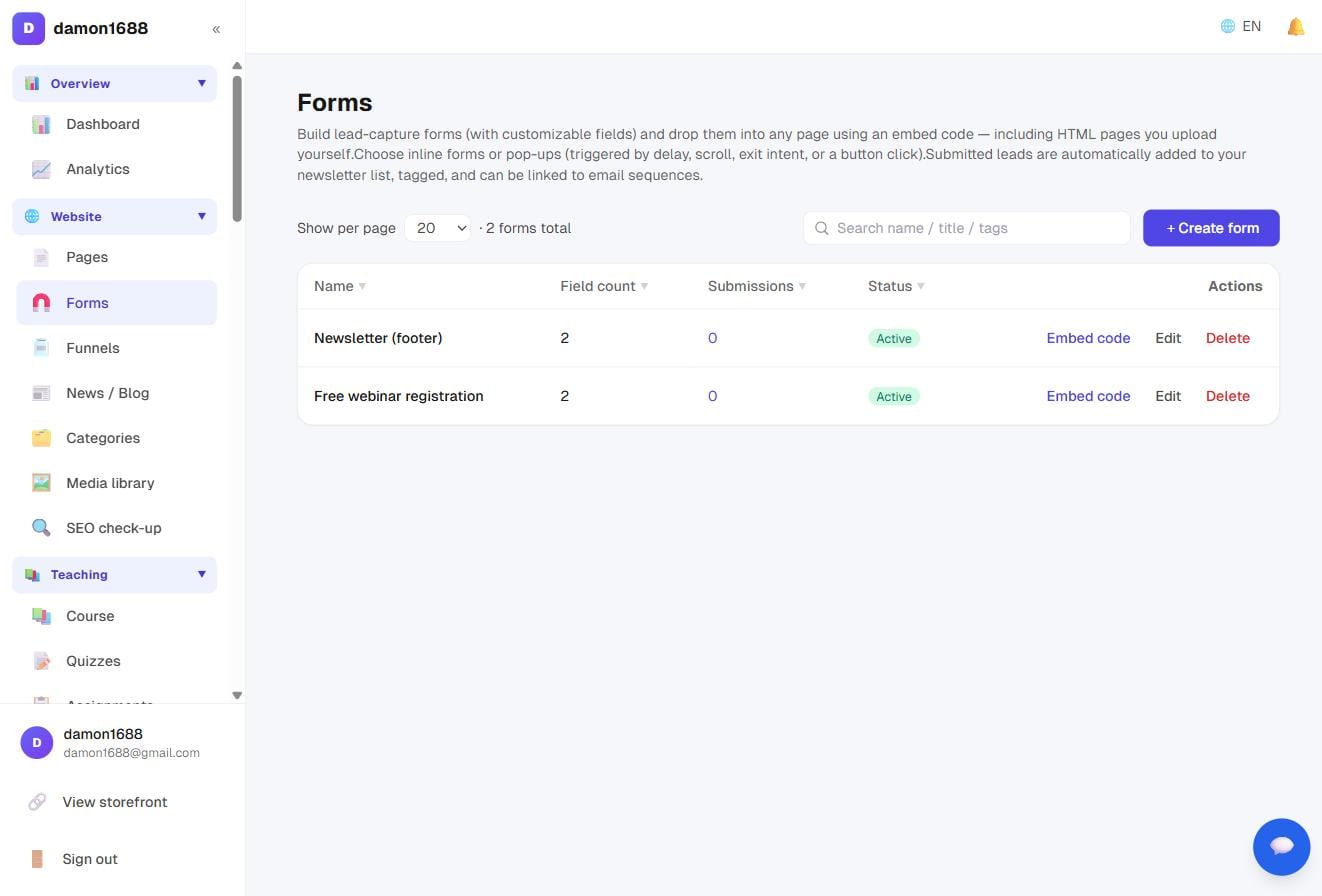 Form list: field count, submissions and the embed-code link